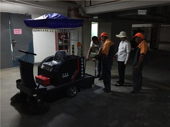 圣倍諾小型掃地車(chē)車(chē)庫(kù)應(yīng)用