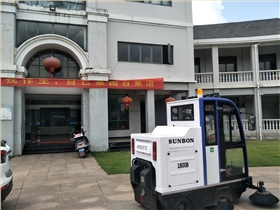 電動清掃車讓物業(yè)保潔工作變得輕松簡單 電動清掃車讓物業(yè)保潔工作變得輕松簡單