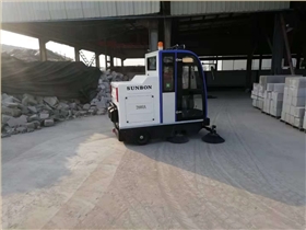 電動掃地車應(yīng)用廣泛適用于大面積清掃場所 電動掃地車應(yīng)用廣泛適用于大面積清掃場所