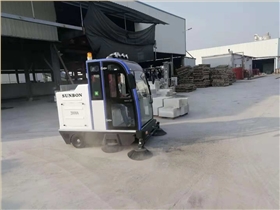 圣倍諾電動(dòng)清掃車用品質(zhì)和效果說(shuō)話