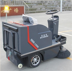 駕駛式掃地車在商業(yè)場所的清潔應(yīng)用 駕駛式掃地車在商業(yè)場所的清潔應(yīng)用