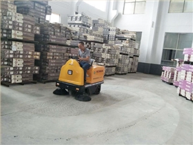 駕駛式掃地車的清掃原理是什么？