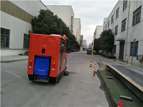 駕駛式掃地車在工廠企業(yè)的清潔優(yōu)勢(shì) 駕駛式掃地車在工廠企業(yè)的清潔優(yōu)勢(shì)