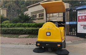 幾點簡單的理由讓您愛上圣倍諾物業(yè)掃地車
