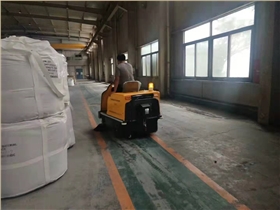 鋼結(jié)構(gòu)工廠車間用什么樣的電動(dòng)掃地機(jī)