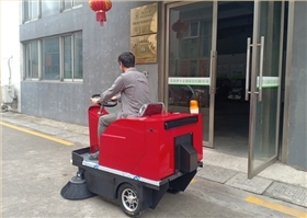 山西某物流公司采購小型掃地機(jī)
