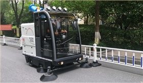 又一家化工企業(yè)采購霧炮掃地車