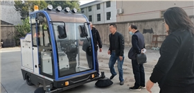 連云港客戶來掃地車廠家體驗試機(jī)