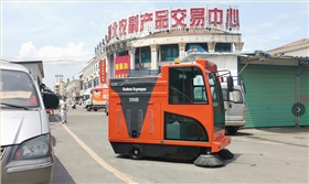 環(huán)衛(wèi)電動掃路車的優(yōu)點及經(jīng)濟效益