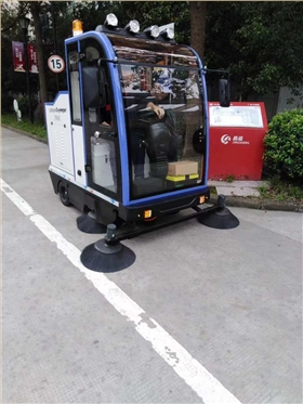 無(wú)錫地鐵再次復(fù)購(gòu)2000A電動(dòng)掃地車(chē)