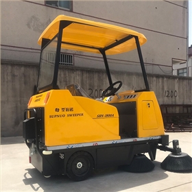 封閉式駕駛掃地車的4種類型和應用環(huán)境 封閉式駕駛掃地車的4種類型和應用環(huán)境