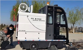 電動(dòng)清掃車進(jìn)駐山東濰坊紅高粱影視城 電動(dòng)清掃車進(jìn)駐山東濰坊紅高粱影視城