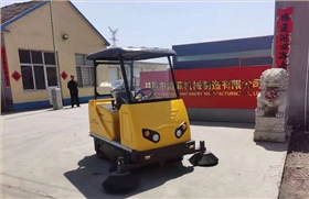 1800A廠區(qū)清掃車順利交付山東濰坊某機(jī)械設(shè)備公司 1800A廠區(qū)清掃車順利交付山東濰坊某機(jī)械設(shè)備公司