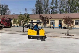 1800A廠區(qū)清掃車順利交付山東濰坊某機(jī)械設(shè)備公司 1800A廠區(qū)清掃車順利交付山東濰坊某機(jī)械設(shè)備公司