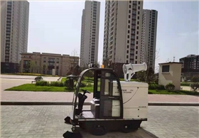 霧炮物業(yè)掃地車進(jìn)駐徐州新沂某小區(qū) 霧炮物業(yè)掃地車進(jìn)駐徐州新沂某小區(qū)