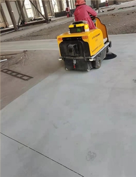 電動掃地車成為保潔小能手 電動掃地車成為保潔小能手