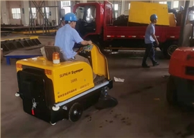 小型電動(dòng)掃地車(chē)