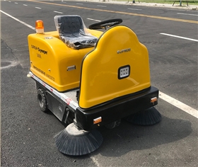 小型電動(dòng)駕駛掃地車 小型電動(dòng)駕駛掃地車
