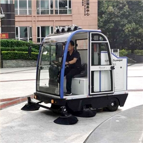 小型電動(dòng)清掃車應(yīng)用鄉(xiāng)村建設(shè)非常重要