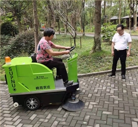 工業(yè)掃地機(jī)廠家會教你掃地機(jī)保養(yǎng)的小技巧