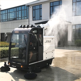 工廠非常適合于霧炮電動(dòng)清掃車 工廠非常適合于霧炮電動(dòng)清掃車