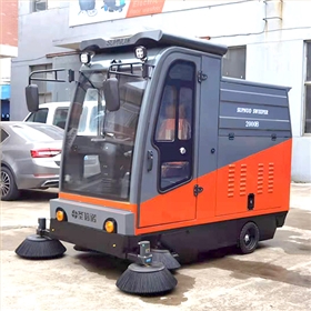 駕駛式電動掃地車