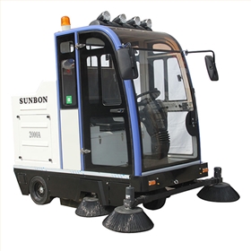 工業(yè)駕駛式電動掃地車