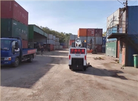 2000AW掃地車進(jìn)駐鎮(zhèn)江集裝箱某物流堆場(chǎng) 2000AW掃地車進(jìn)駐鎮(zhèn)江集裝箱某物流堆場(chǎng)