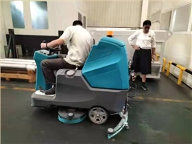 駕駛式洗地機清潔地下車庫 駕駛式洗地機清潔地下車庫