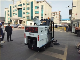 電動(dòng)清掃車哪里好用？