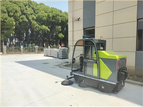 車間工廠清掃車，替代十幾名清潔工，高效又節(jié)省