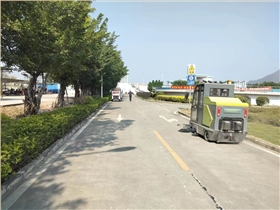 電動(dòng)式掃地機(jī)在廠區(qū)的應(yīng)用 電動(dòng)式掃地機(jī)在廠區(qū)的應(yīng)用