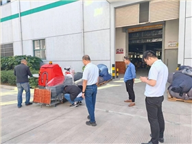 關(guān)于如何購買工業(yè)洗地機(jī)的，這些因素都需要考慮