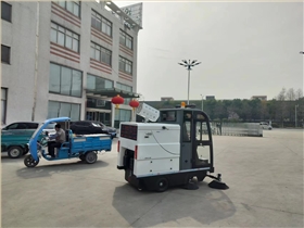 清潔行業(yè)變革：電動(dòng)清掃車成必備工具