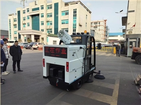 工廠掃地車vs人工清潔：誰更高效？