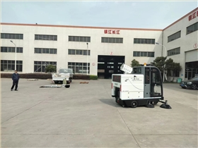 電動駕駛掃地車：環(huán)保與高效的完美結(jié)合 
