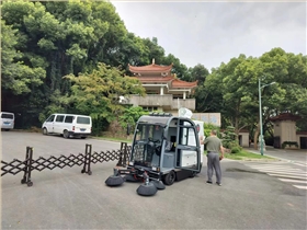 隨著科技的發(fā)展，清掃車在性能和效率上不斷創(chuàng)新