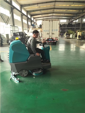 駕駛式洗地機(jī)如何提升現(xiàn)代清潔效率 駕駛式洗地機(jī)如何提升現(xiàn)代清潔效率