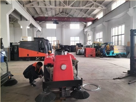 公園掃地車——提升城市綠色空間的清潔衛(wèi)士 公園掃地車——提升城市綠色空間的清潔衛(wèi)士