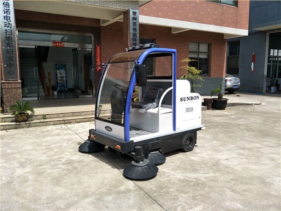 圣倍諾電動(dòng)掃地車(chē)1800A