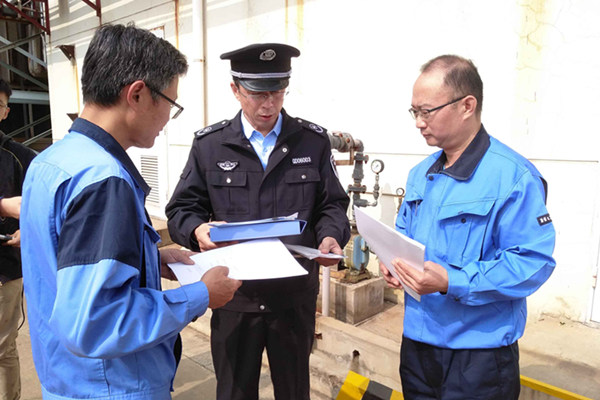電動(dòng)掃地車是企業(yè)衛(wèi)生環(huán)境的好幫手 電動(dòng)掃地車是企業(yè)衛(wèi)生環(huán)境的好幫手