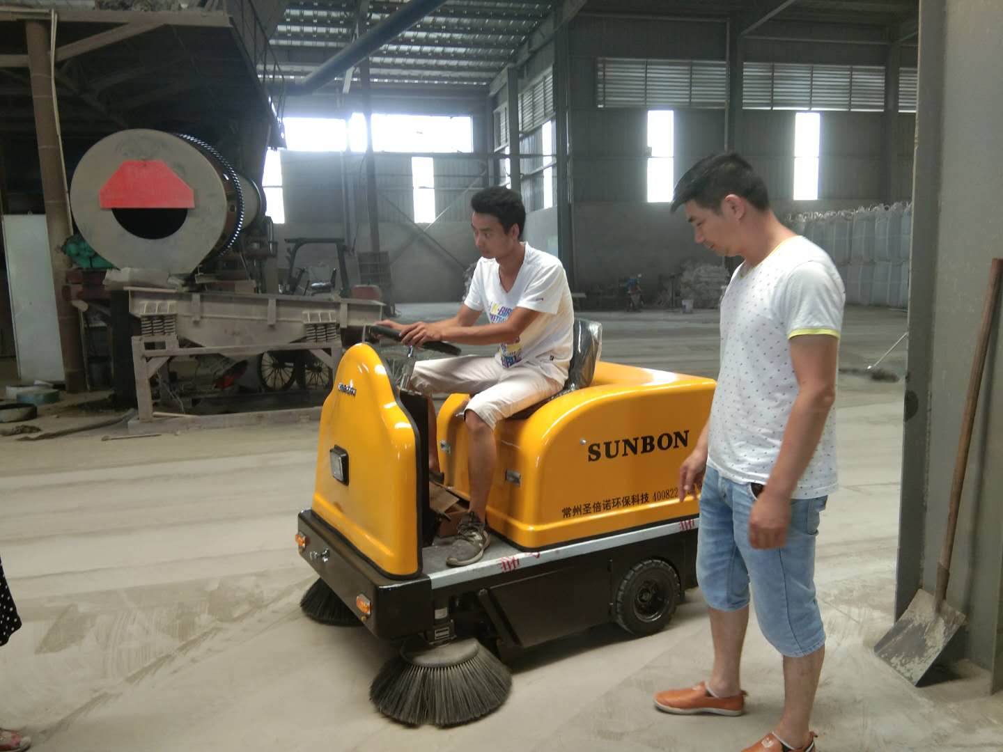操作電動掃地機(jī)的五大注意事項(xiàng) 操作電動掃地機(jī)的五大注意事項(xiàng)