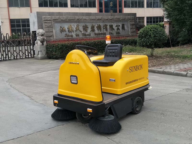 圣倍諾暢銷機型駕駛式掃地機1400的性能特征 圣倍諾暢銷機型駕駛式掃地機1400的性能特征