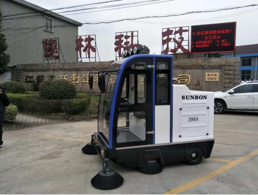 圣倍諾電動掃地機2000A清潔設(shè)備中的“清掃明星” 圣倍諾電動掃地機2000A清潔設(shè)備中的“清掃明星”