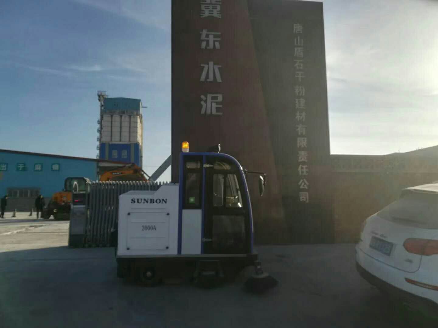 水泥廠粉塵治理離不開電動(dòng)掃地車 水泥廠粉塵治理離不開電動(dòng)掃地車