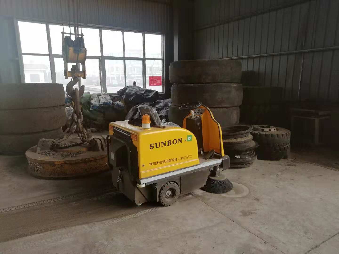 工廠掃地車改善鋁制品工廠衛(wèi)生環(huán)境 工廠掃地車改善鋁制品工廠衛(wèi)生環(huán)境