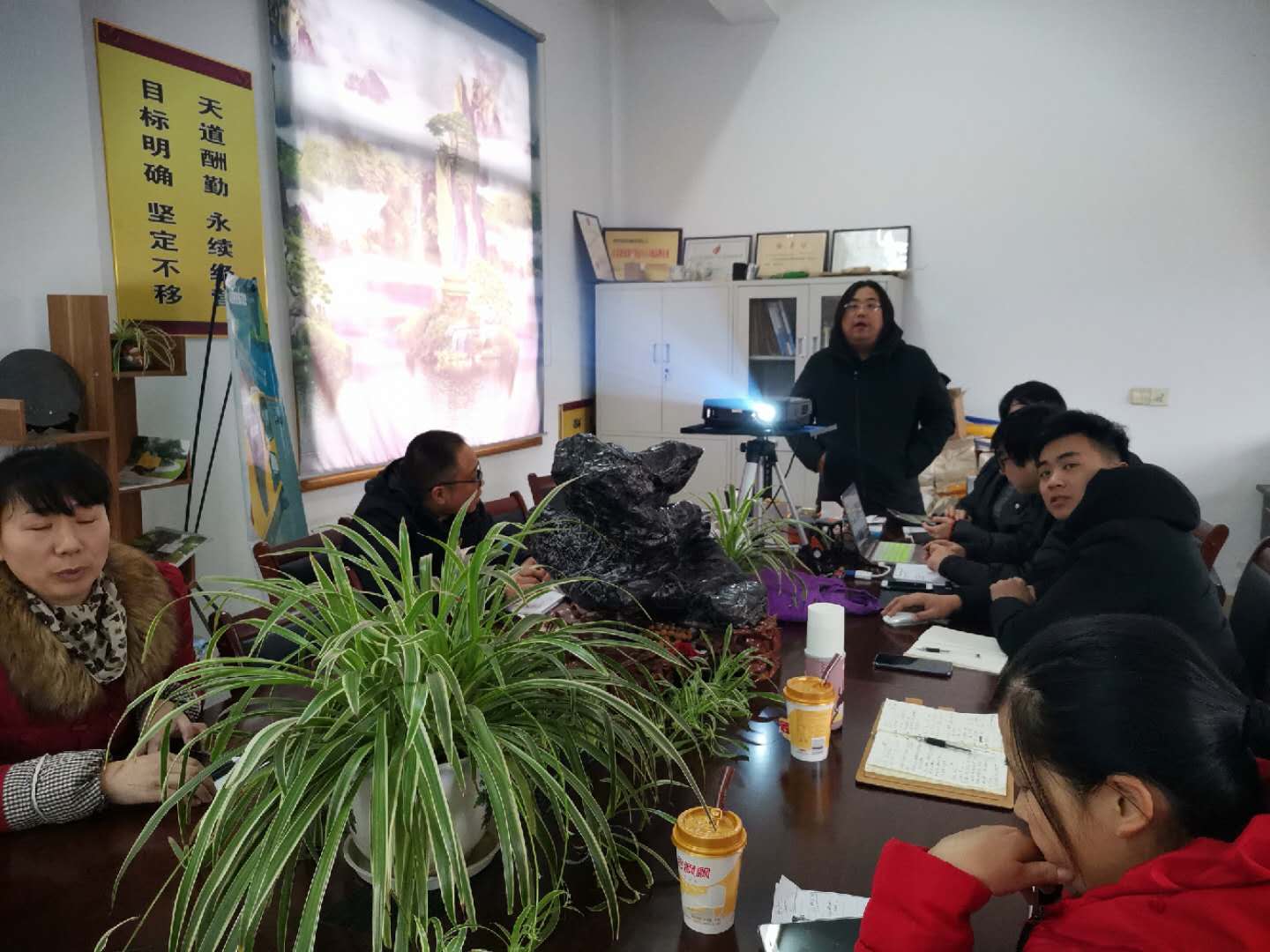 2018年度年終會(huì)議在圣倍諾工廠會(huì)議室召開(kāi) 2018年度年終會(huì)議在圣倍諾工廠會(huì)議室召開(kāi)