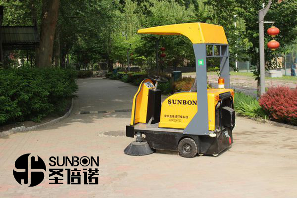 電動掃地車給物業(yè)保潔帶來了哪些好處 電動掃地車給物業(yè)保潔帶來了哪些好處