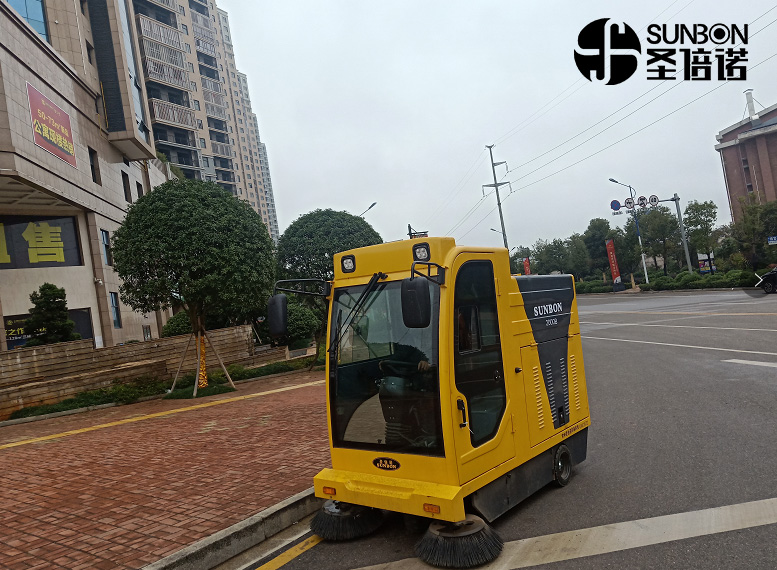 路面清掃車(chē)改善鄉(xiāng)村衛(wèi)生環(huán)境 路面清掃車(chē)改善鄉(xiāng)村衛(wèi)生環(huán)境