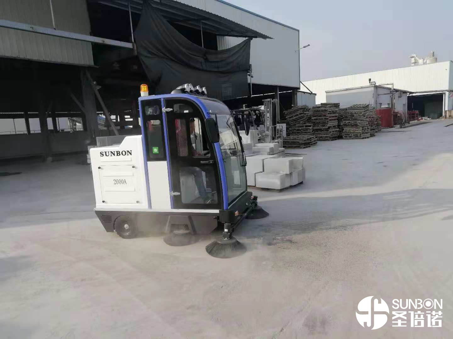 電動(dòng)掃地車為建材廠提供清潔方案 電動(dòng)掃地車為建材廠提供清潔方案